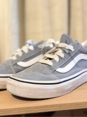 Vans Kids Low-Top Suede Sneakers in Light Gray and White